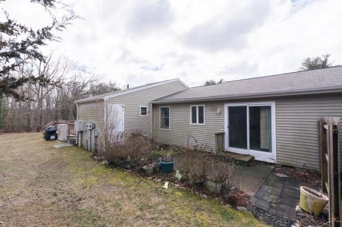 24 Castle Rock Dr, Charlestown, RI 02813-3173