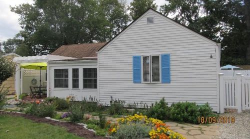18 Sea View Ave, Niantic CT  06357-3812 exterior