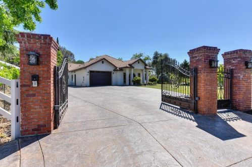 10240 Hillview Rd, Newcastle, CA 95658-9503