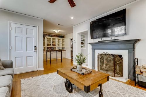 6462 Camp Bowie Blvd, Fort Worth TX  76116-4337 exterior