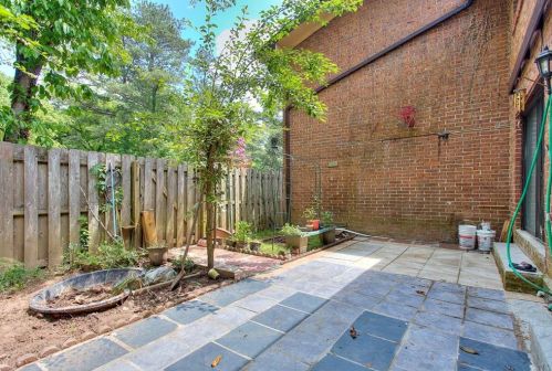2570 Bradford Sq, Atlanta GA  30345-1366 exterior