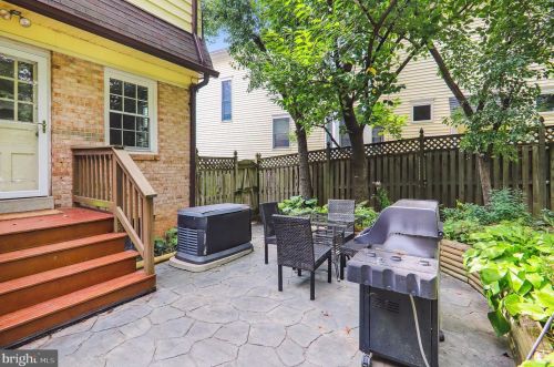 1221 Pinecrest Cir, Silver Spring MD 20910-1626 exterior