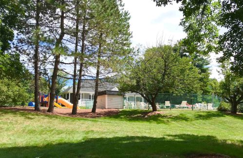49 Lochmere Ln, Nashua NH  03063-1552 exterior