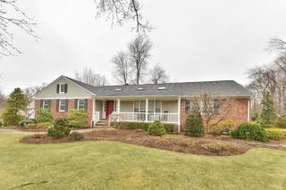 98 Frost Ct, Wyckoff, NJ 07481-3403