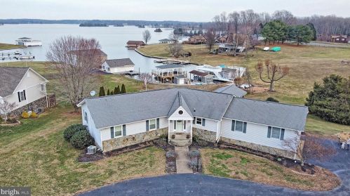 1014 Carrs Bridge Rd, Bumpass, VA 23024-4944