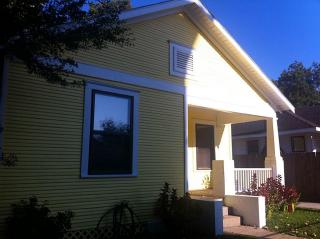 744 Harvard St, Houston TX  77007-1605 exterior