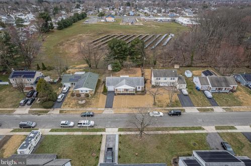 13 Glover Ln, Willingboro, NJ 08046-3219