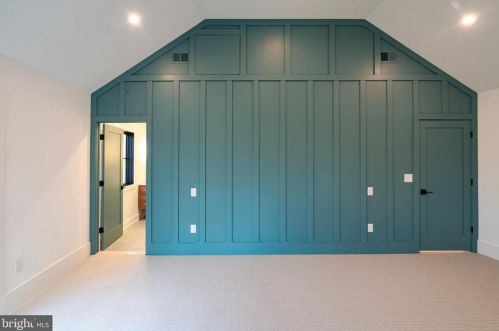 603 Gravers Ln, Philadelphia PA 19118-2806 exterior