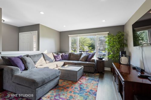 416 Essex Pl, Carol Stream IL  60188-9200 exterior