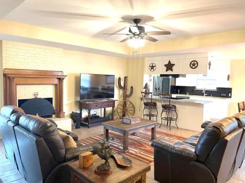 9657 Lea Shr St, Fort Worth TX  76179-3225 exterior