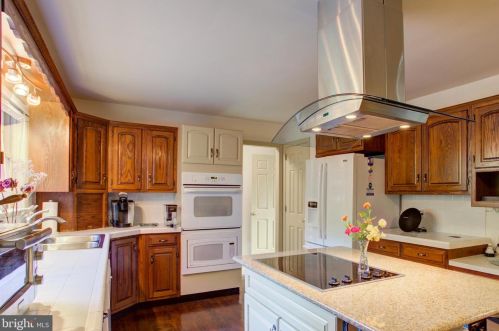 150 Bentley Ln, Lancaster PA  17603-6223 exterior