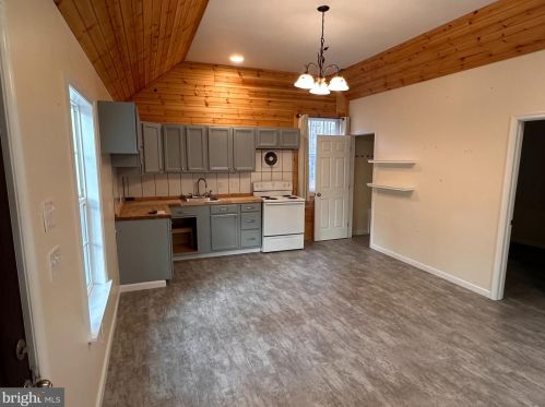 200 Ponds Ct, Berkeley Springs WV  25411-6514 exterior