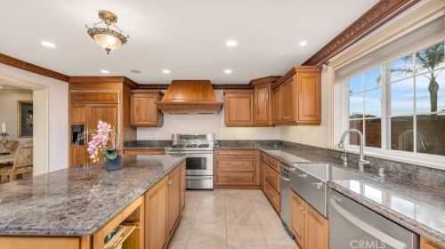 10915 El Coco Cir, Santa Ana CA  92708-5316 exterior