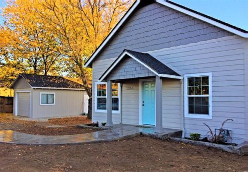 1244 Spg St, Medford OR  97504-6271 exterior