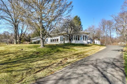 999 Monroe Tpke, Upper Stepney CT  06468-1929 exterior