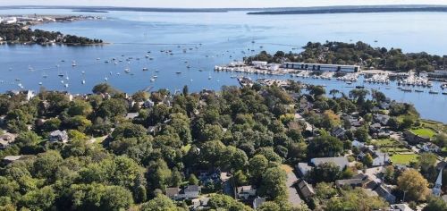 55 Church Ln, North Kingstown, RI 02852-5003