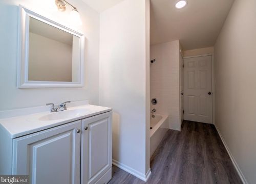 73 Bayberry Rd, Princeton NJ  08540-7418 exterior