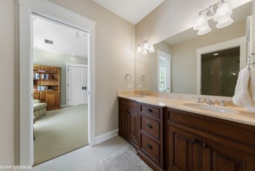 34 Gilbert Ave, Willowbrook IL  60514-1140 exterior