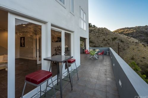 1652 Gladys Dr, Glendale CA  91206-1616 exterior