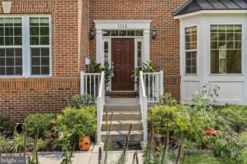 1112 Jackson Ct, Falls Church, VA 22046-3833