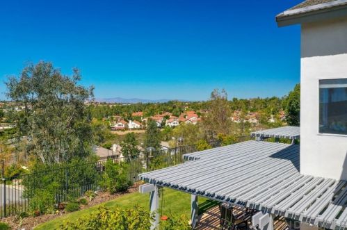 1597 Parkview Dr, Vista CA  92081-8750 exterior