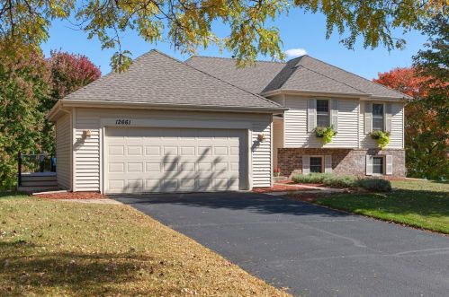 12661 Emmer Ct, Saint Paul, MN 55124-6235
