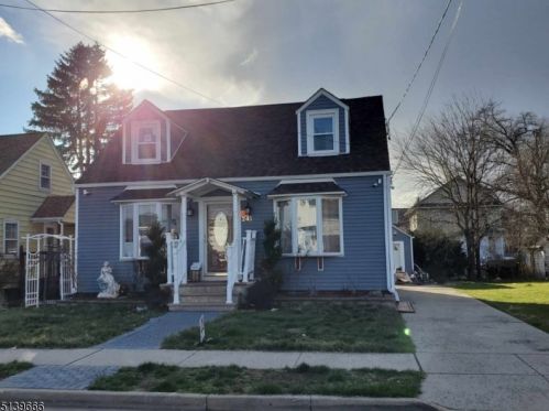 247 1st Ave, Manville, NJ 08835-1302