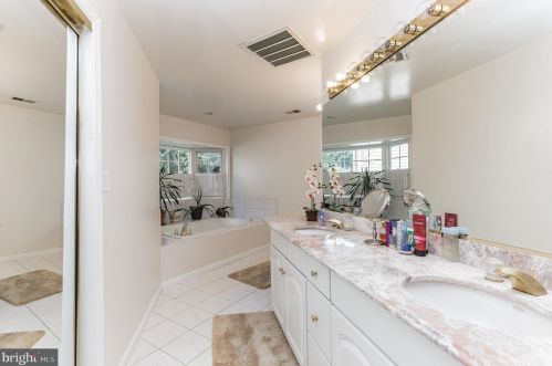 433 Bonifant Rd, Silver Spring MD 20905-5950 exterior