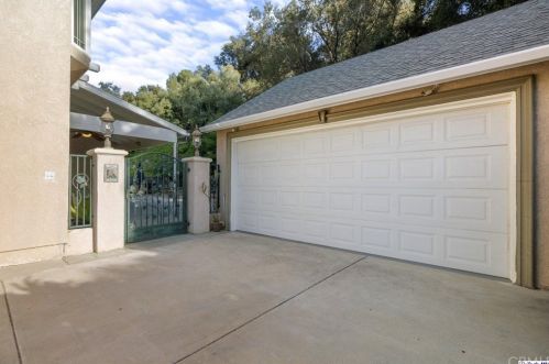 1048 Eilinita Ave, Glendale CA  91208-1130 exterior