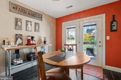 30 Mill Pond Dr, Lancaster PA  17603-7411 exterior