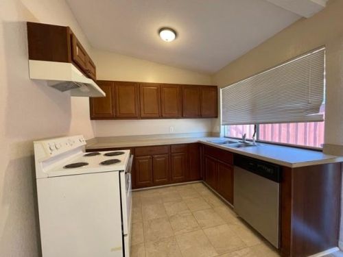 2131 Bowie Dr, Carrollton TX 75006-7604 exterior