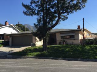 3061 Fairesta St, Glendale CA  91214-2735 exterior