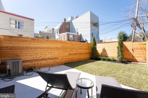 950 Front St, Philadelphia PA 19147-0043 exterior