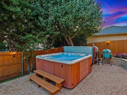 5000 Spanish Riv Trl, Fort Worth TX  76137-5216 exterior