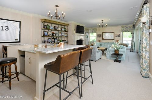 41 Baldwin Farms, Greenwich CT  06831-3306 exterior