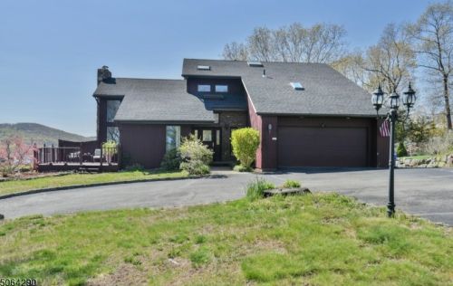 51 Highland Ave, Bloomingdale, NJ 07403-1129
