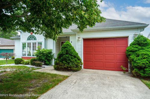 6 Stewart Ct, Jackson Twp, NJ 08527-3929