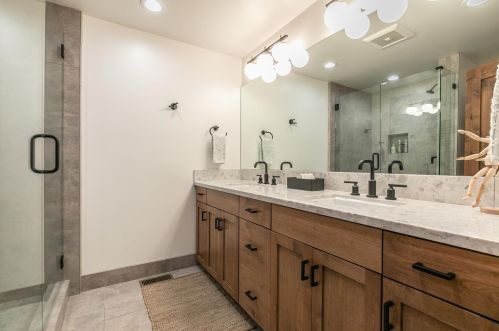 9234 Heartwood Dr, Truckee CA  96161-5210 exterior