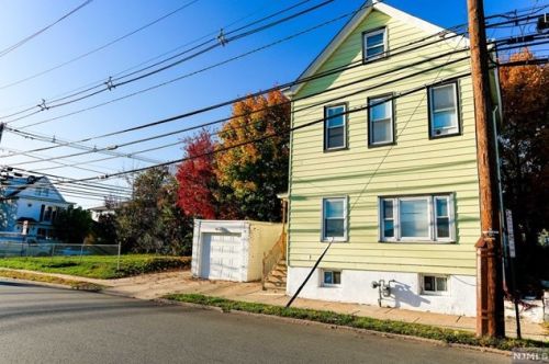 46 Jewell St, Outwater, NJ 07026-3721