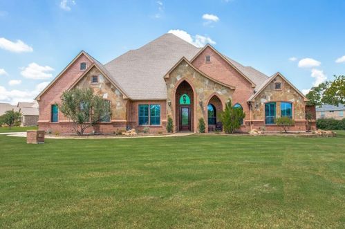 550 Cattlebaron Parc Dr, Fort Worth, TX 76108-9547