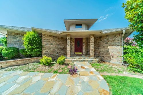 8418 Golf Club Cir, Fort Worth, TX 76179-2926