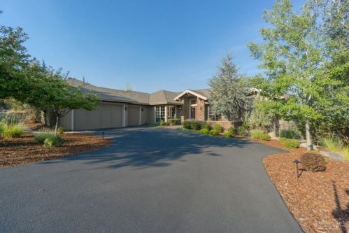 943 Highland View Loop, Eagle Crest, OR 97756-7460