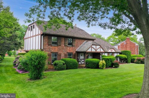 1343 Country Club Dr, Lancaster PA  17601-5209 exterior