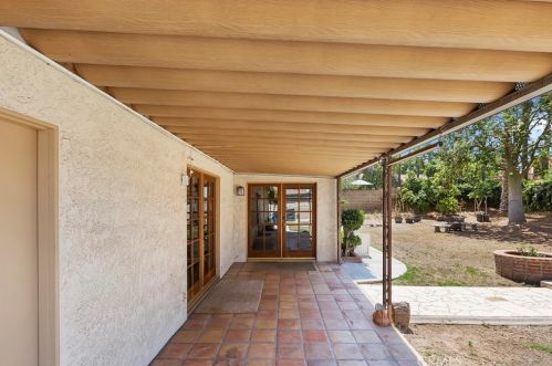 2662 Sovereign Way, Riverside CA  92506-5120 exterior