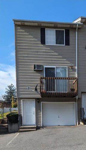 3199 Main St, Waterbury, CT 06705-3470