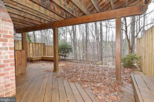7833 Painted Daisy Dr, Springfield VA  22152-3850 exterior