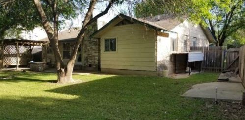 2011 Abbey Cir, Austin TX  78727-4401 exterior