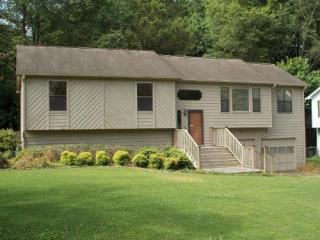 2413 Broward Dr, Marietta, GA 30066-5559