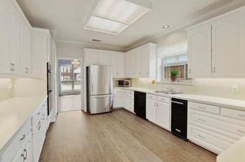 2221 Lorraine Dr, Carrollton TX 75006-4322 exterior