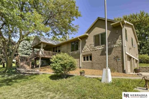 13909 240th St, Valley, NE 68064-5621